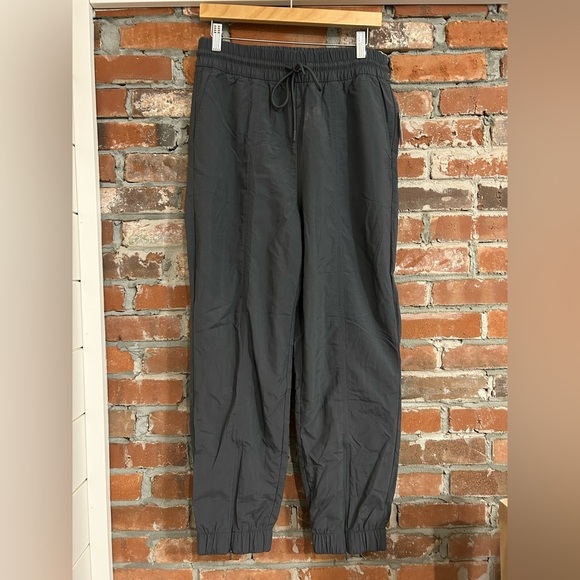 Gap Fit Crinkle Nylon Jogger Size M - Picture 4 of 13